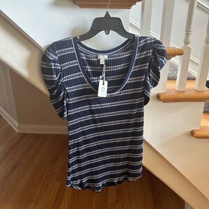 Hinge Stripe Ribbed Puff Sleeve Top